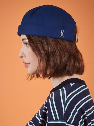 Twill Metal Buckle Watch Cap_Navy - VARZAR - Modalova