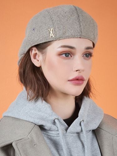 Stud Retro Wool Beret_Beige - VARZAR - Modalova