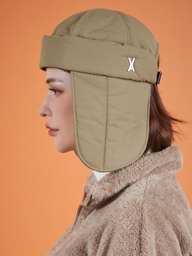 Heavy Padding Stud Trooper Hat_Beige - VARZAR - Modalova