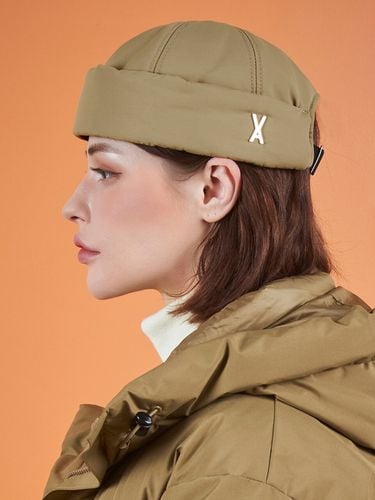 Heavy Padding Stud Watch Cap_Beige - VARZAR - Modalova