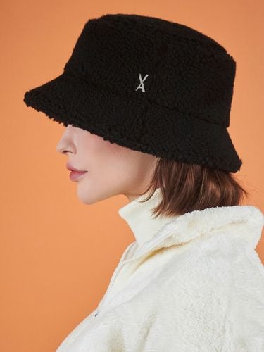 Stud Logo Fleece Bucket Hat_Black - VARZAR - Modalova