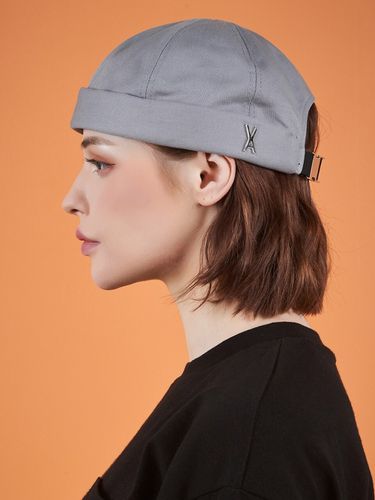 Twill Metal Buckle Watch Cap_Grey - VARZAR - Modalova