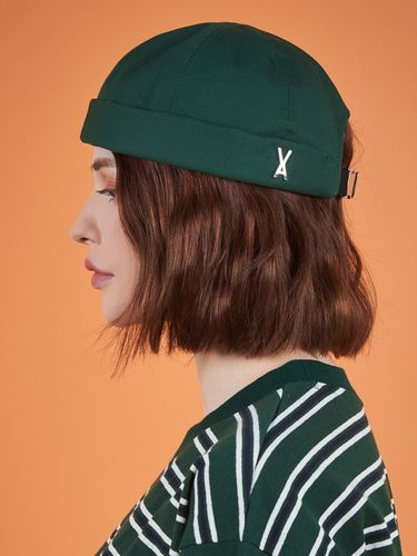 Twill Metal Buckle Watch Cap_Green - VARZAR - Modalova