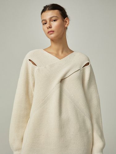 Slit Detail Loose Fit Pullover_Natural - AVA MOLLI - Modalova