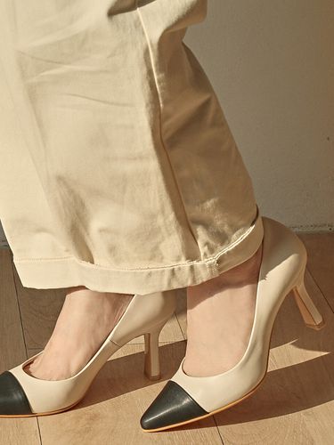 Lu Combie Pumps - 3 Colors - LOWFLOW - Modalova