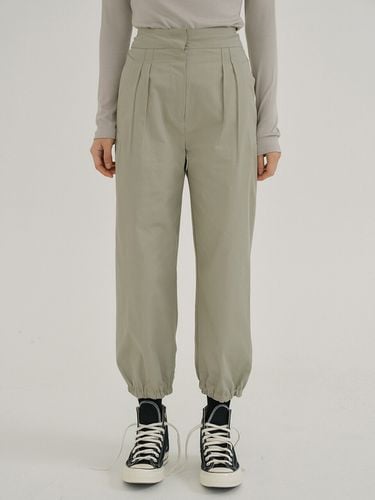 KACK Ankle Banding Pant (Khaki) - REORG - Modalova