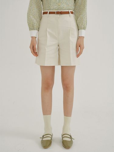 KACK Pintuck Shorts (Cream) - REORG - Modalova