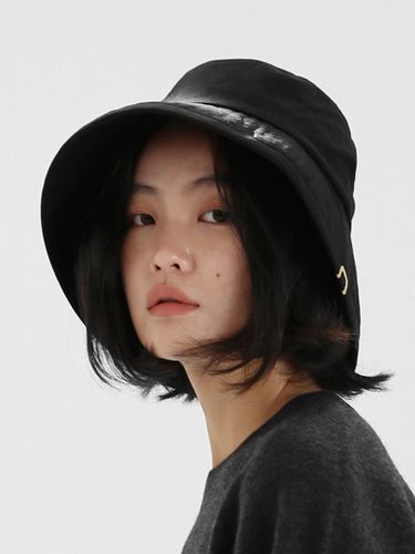 Drop Bucket Hat_Black - UNDERCONTROL STUDIO - Modalova