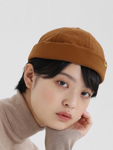 Half Moon Hat_Red Brown - UNDERCONTROL STUDIO - Modalova