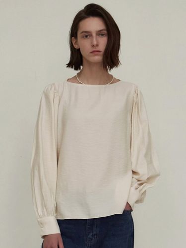 Shirring Puff Blouse (Cream) - NICK&NICOLE - Modalova