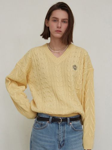 Oversized V Neck Knit Top (Yellow) - NICK&NICOLE - Modalova