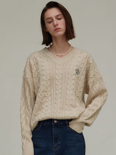 Oversized V Neck Knit Top (Beige) - NICK&NICOLE - Modalova