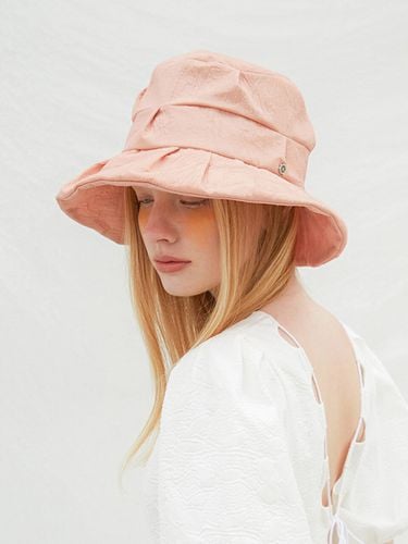 Wrinkle Tuck Bucket Hat_Prada Peach - Brown Hat - Modalova