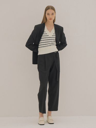 D-Ring Belted Slacks (Black) - PAUL&ALICE - Modalova