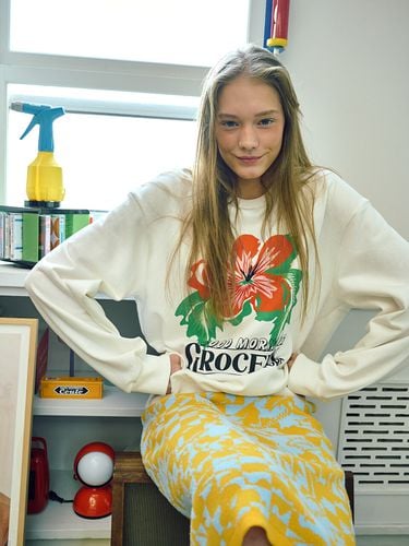 Poppy Grocery Sweatshirt (White) - mimicAWE - Modalova