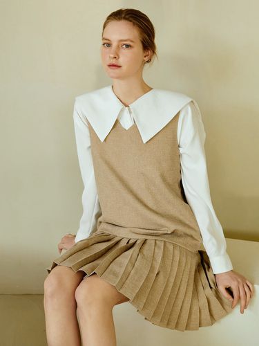 Simple V-neck Pleats Dress_Beige - RE_L - Modalova