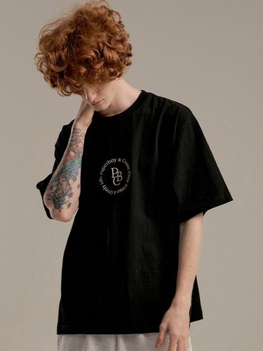 Cozy Circle T-Shirt _ Black - PaperBoy - Modalova