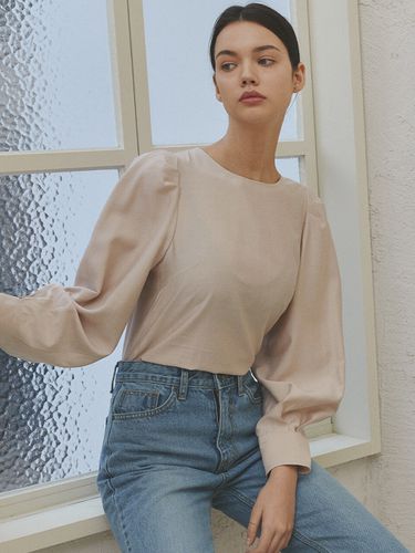 Puff-Sleeve Back Point Blouse - HACIE - Modalova