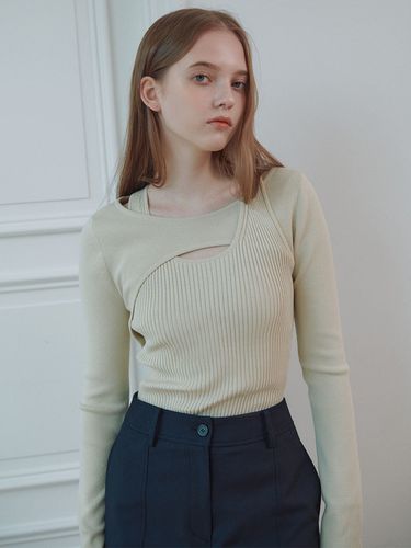 Cut Out Slim Knit Top (Light Khaki) - LOEUVRE - Modalova