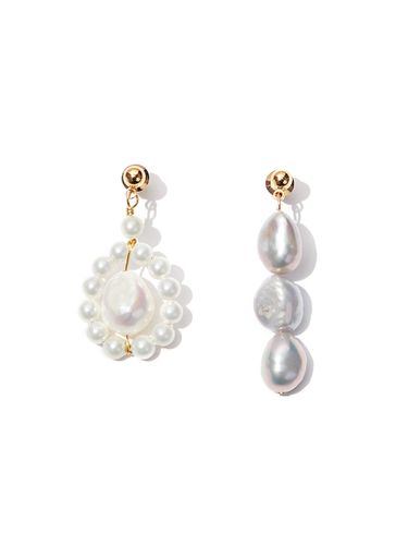 Unbalanced Pearl Earrings - gemma alus design - Modalova