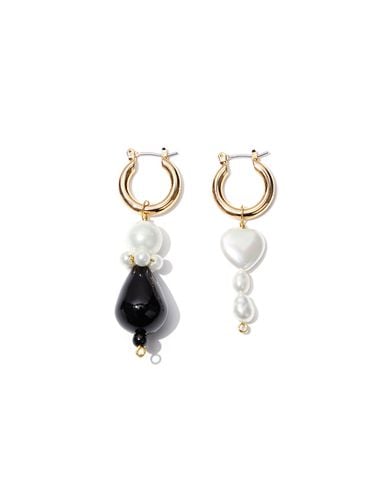 Unbalanced Color Pearl Earrings - gemma alus design - Modalova