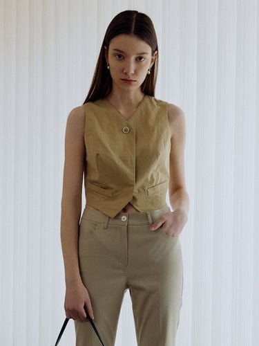 Isan Linen Cropped Vest (Beige) - OSTKAKA - Modalova