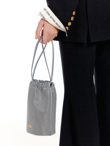 HOVA Bag (Black White Stripe) - EENK - Modalova