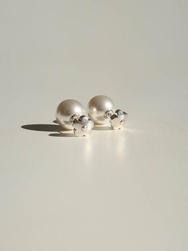 Floral pearl earring - MIDNIGHT MOMENT - Modalova