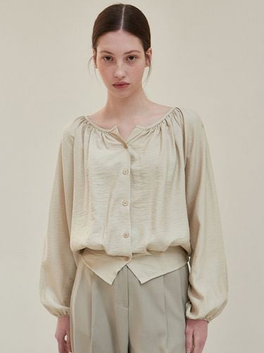 Pintuck Shirring Blouse_Beige - YAN13 - Modalova