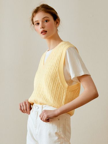 V-neck Cable Knit Vest_Yellow - RE_L - Modalova