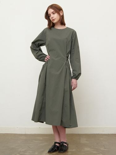 Strap Pocket Dress (Khaki) - camino - Modalova