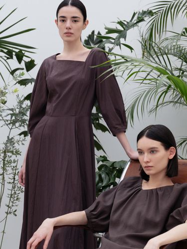 Square Neck Puff Sleeve Dress () - RE RHEE - Modalova