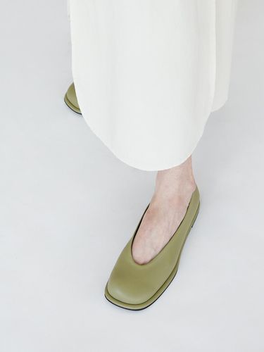 Lisa Flat_Leather Sage Green - blanc sur blanc - Modalova