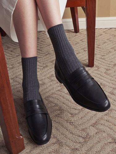 Daily Corduroy Socks (Charcoal) - LOEIL - Modalova