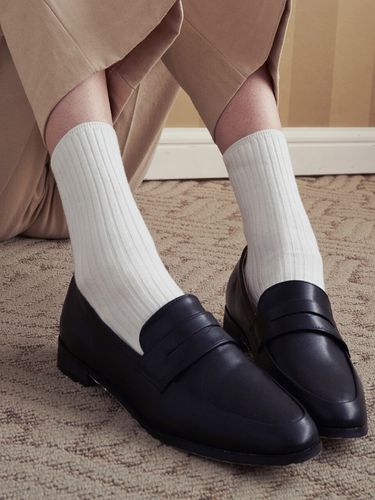 Daily Corduroy Socks (White) - LOEIL - Modalova