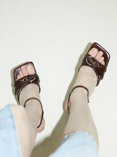 Opentoe Ring Sandas_Brown - treten - Modalova