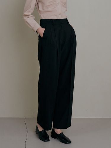 Pleats Wide Pants_Black - Ike - Modalova