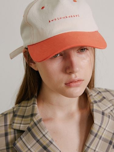 Tiny Logo Cap - Cream Carrot - AWESOME NEEDS - Modalova