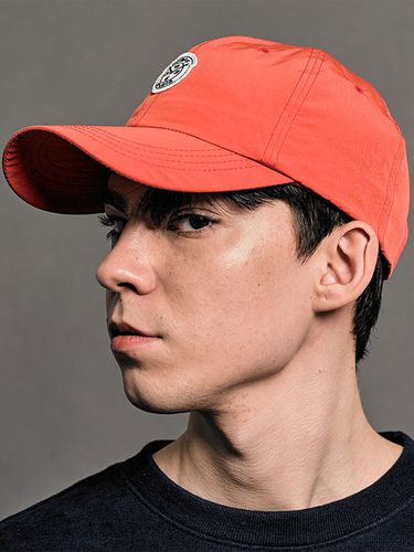 Signature Wappen Ball Cap Sun Red - FFEFF STUDIO - Modalova