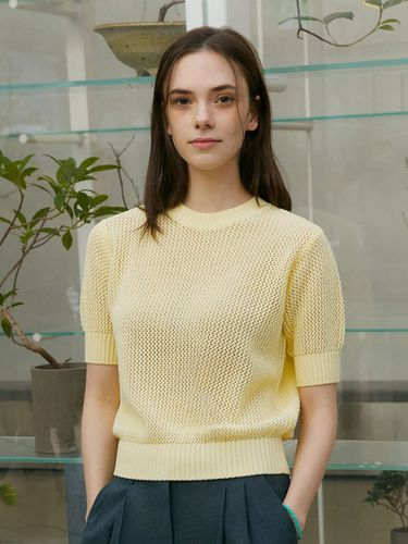 Half Sleeve Crochet Knit Top_Butter Yellow - kotelo - Modalova