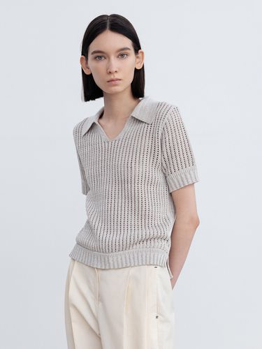 Knitted Short Sleeves Collared Top_Melange Beige - RE RHEE - Modalova