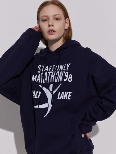 Finish Line-Print Hoodie Navy - STAFFONLY - Modalova