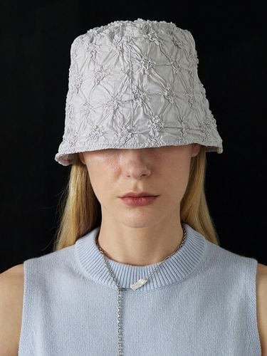 Stand Bucket Hat - Flower Embo () - UNDERCONTROL STUDIO - Modalova