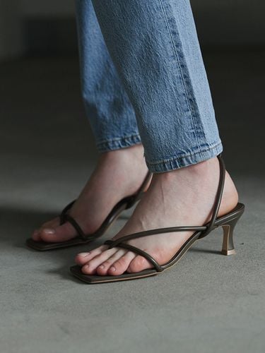 GENK string sandals_umber - pieton - Modalova