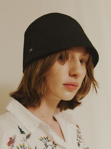 Screw Bucket Hat in Black - poesiedame - Modalova