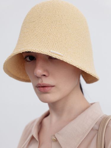 Rear Slit Cloche Hat (Beige) - RE RHEE - Modalova