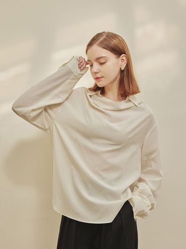 Alina Drape Collar Blouse_IV - a.riff - Modalova