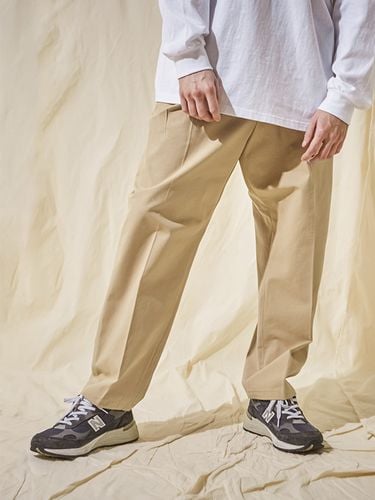 Wide Tapered Wrinkle Free Chino Pants - VARZAR - Modalova