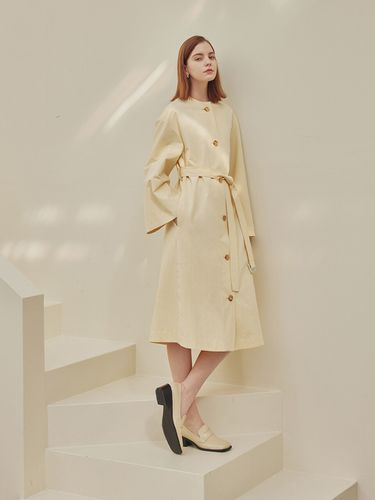 London 2-Way Non Collar Outer Dress_Cream - a.riff - Modalova