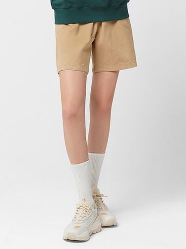 Garment Washing Standard Fit Short Pants () - AKIII CLASSIC - Modalova